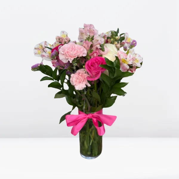 Jarrón Alto de Rosas y Variedad de Flores